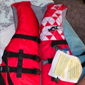 ⭐️⭐️ Life jacket medium red swim fishing